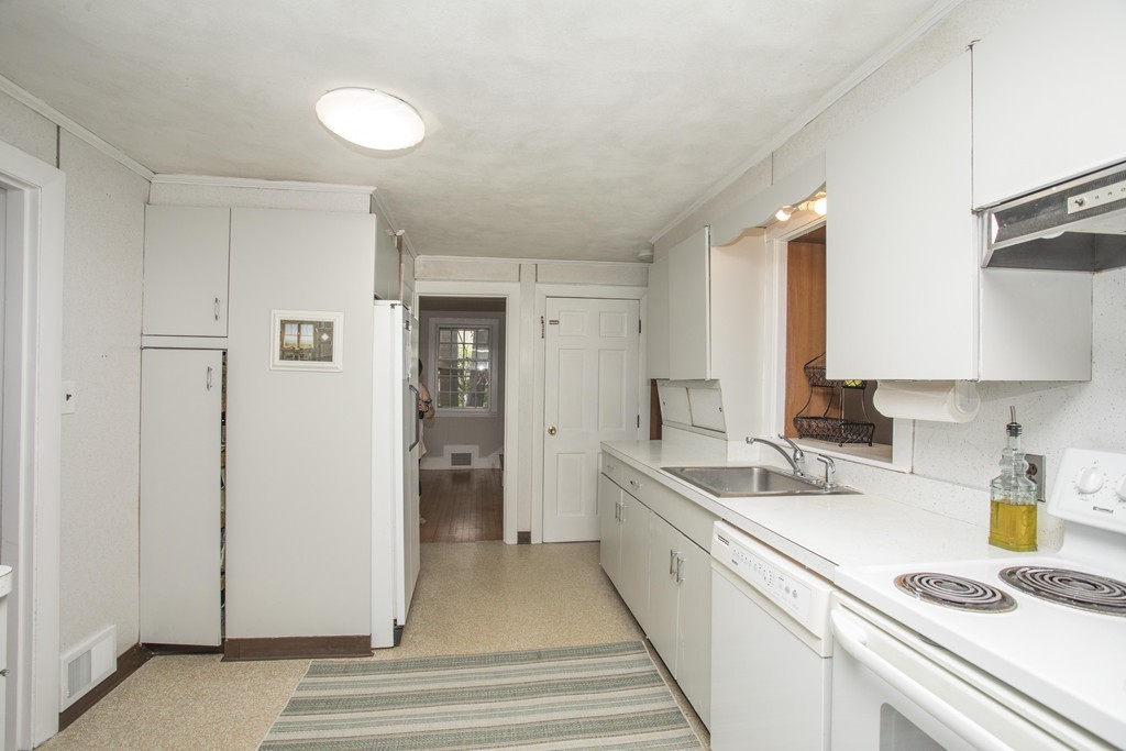 32 Sutcliffe Avenue Canton, MA 02021 - Photo 12 of 30