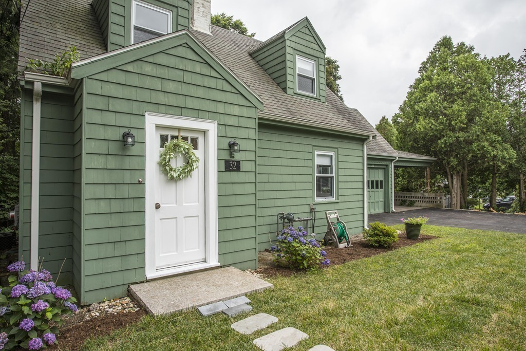 32 Sutcliffe Avenue Canton, MA 02021 - Photo 2 of 30