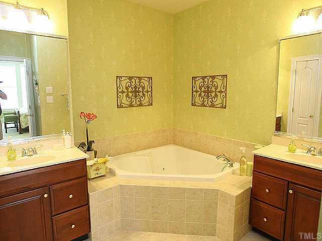 10904 Clovermill Circle Raleigh, NC 27617 - Photo 8 of 10 Gallery Image 8