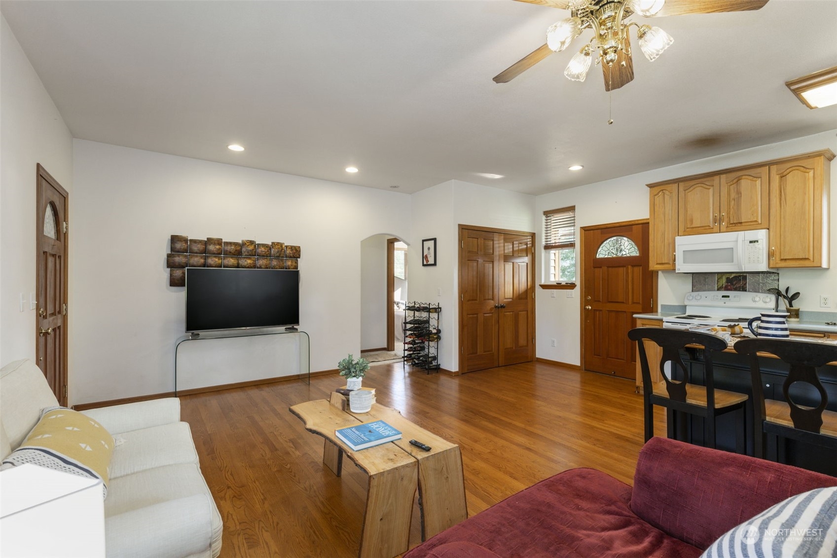 5225 Northeast Minder Road Poulsbo, WA 98370 - Photo 10 of 40 Gallery Image 10