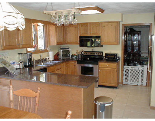 269 Simpson Road Marlborough, MA 01752 - Photo 3 of 7 Gallery Image 3