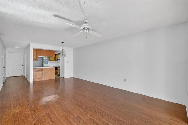 $225,000 | 110 North Tremain Street, Unit 105, Mount Dora, FL 32757