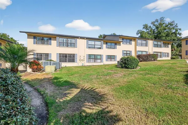 $225,000 | 110 North Tremain Street, Unit 105, Mount Dora, FL 32757