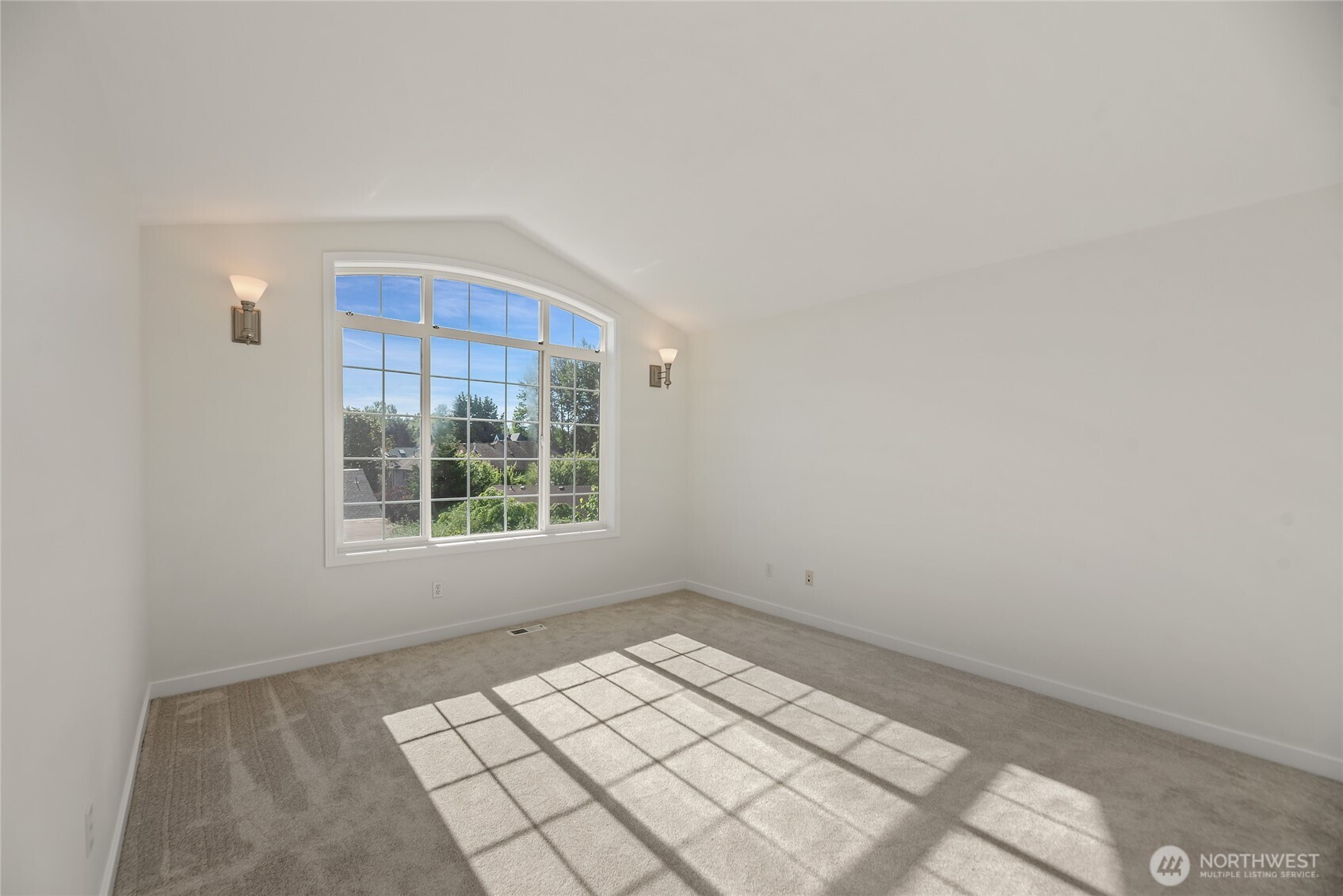 765 Vashon Avenue Northeast Renton, WA 98059 - Photo 13 of 27