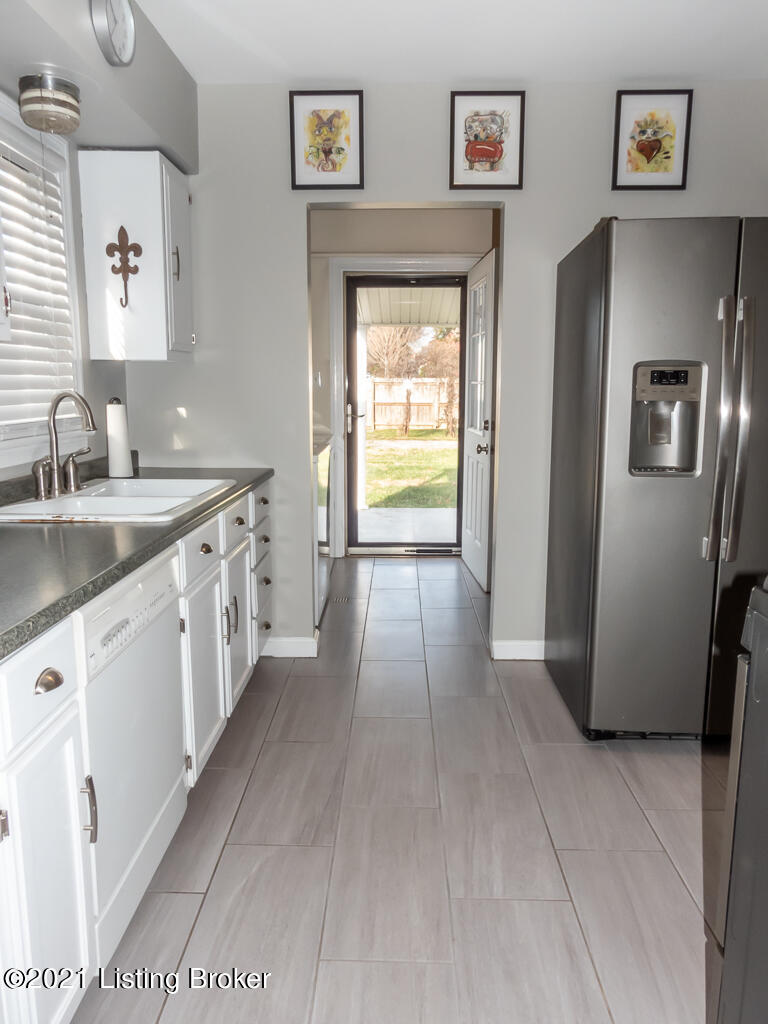 2641 Alanmede Road Louisville, KY 40205 - Photo 15 of 37 2641 Alanmeade-18