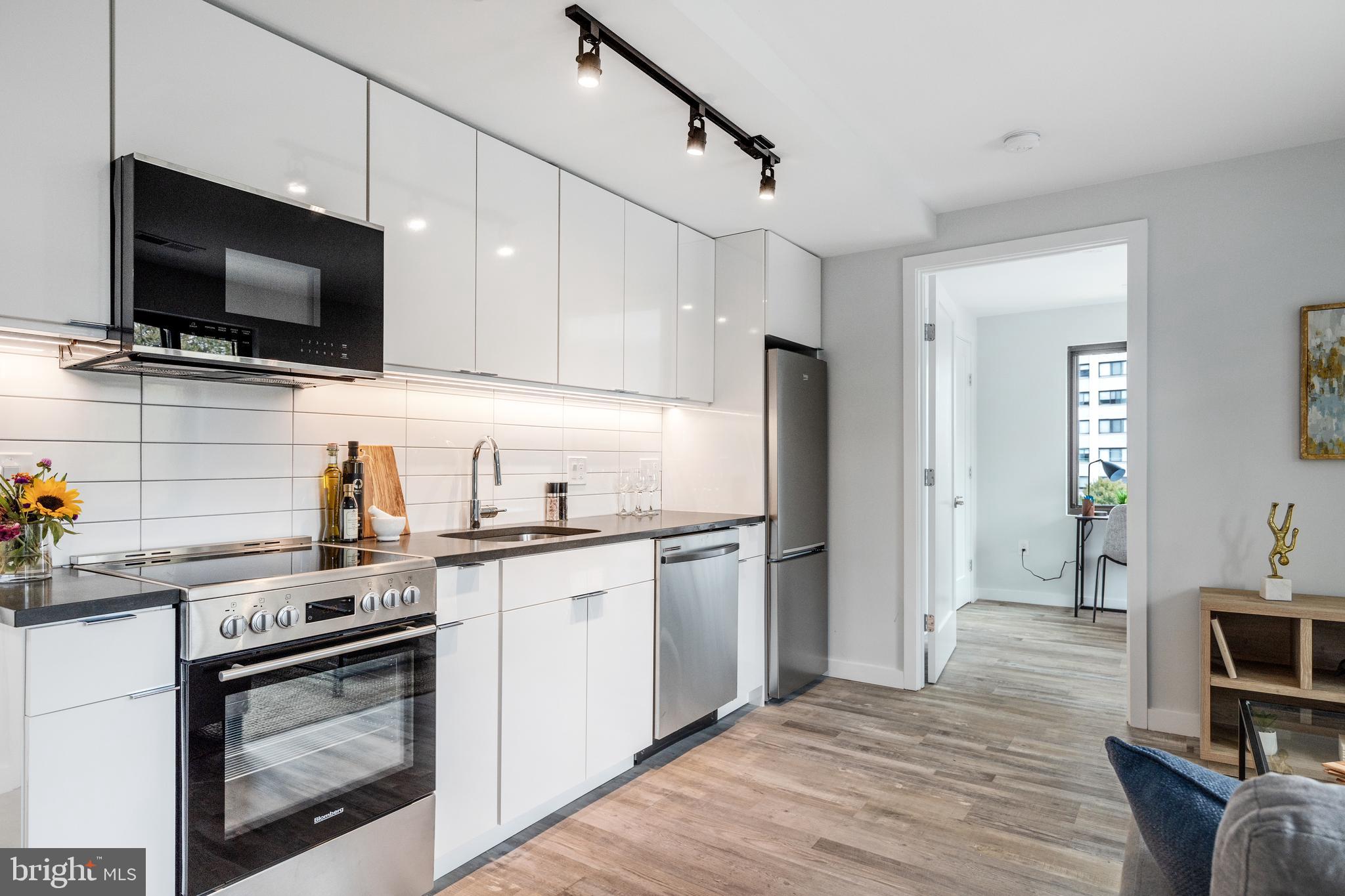 700 Roeder Road, Unit 102 Silver Spring, MD 20910 - Photo 2 of 28