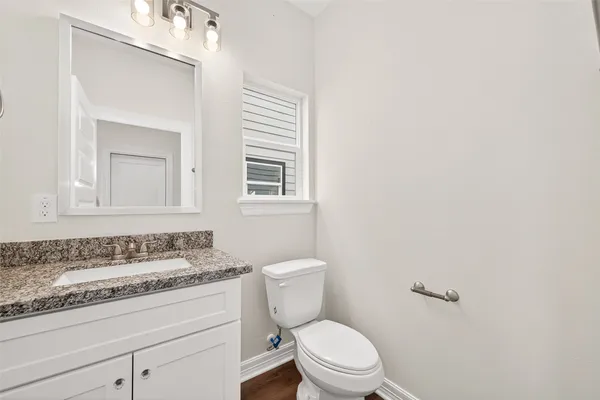 $2,000 | 422 North 4th Street, Beasley, TX 77417