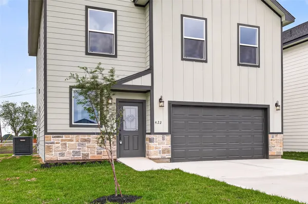 $2,000 | 422 North 4th Street, Beasley, TX 77417