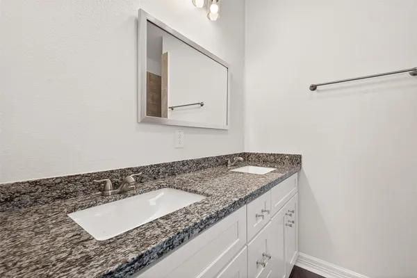 $2,000 | 422 North 4th Street, Beasley, TX 77417