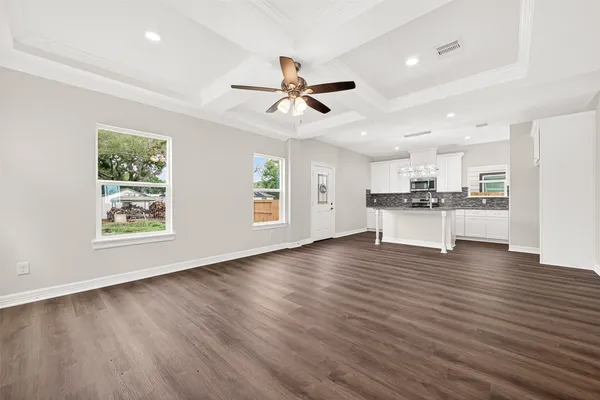 $2,000 | 422 North 4th Street, Beasley, TX 77417