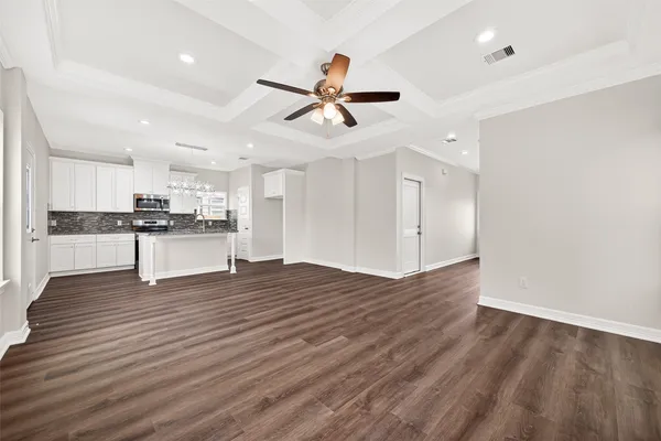 $2,000 | 422 North 4th Street, Beasley, TX 77417