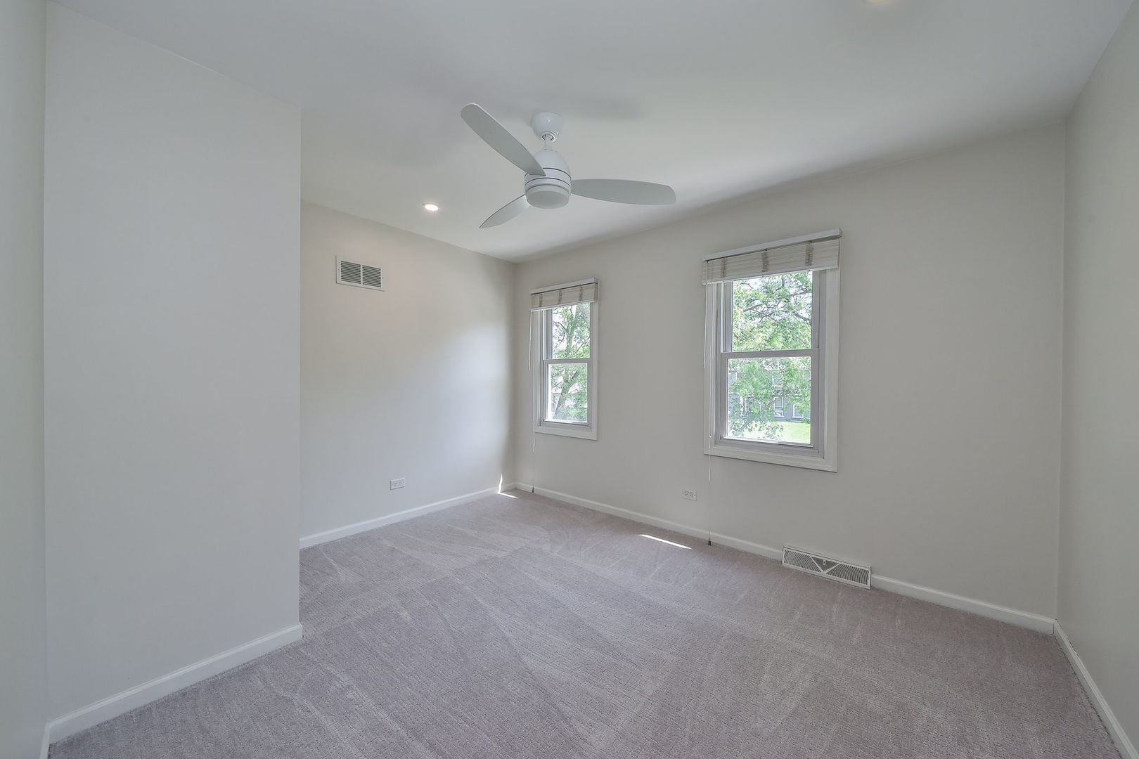 1325 Culpepper Drive Naperville, IL 60540 - Photo 21 of 34 an empty room with windows and closet