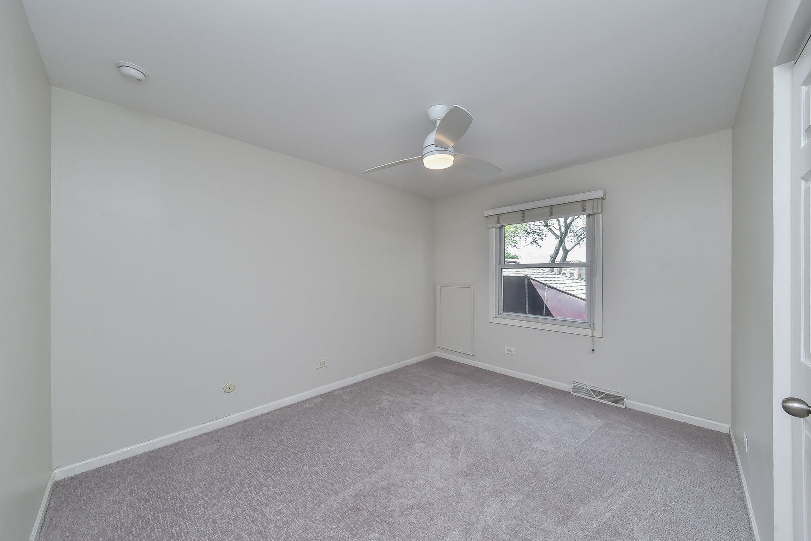 1325 Culpepper Drive Naperville, IL 60540 - Photo 23 of 34 an empty room with a window