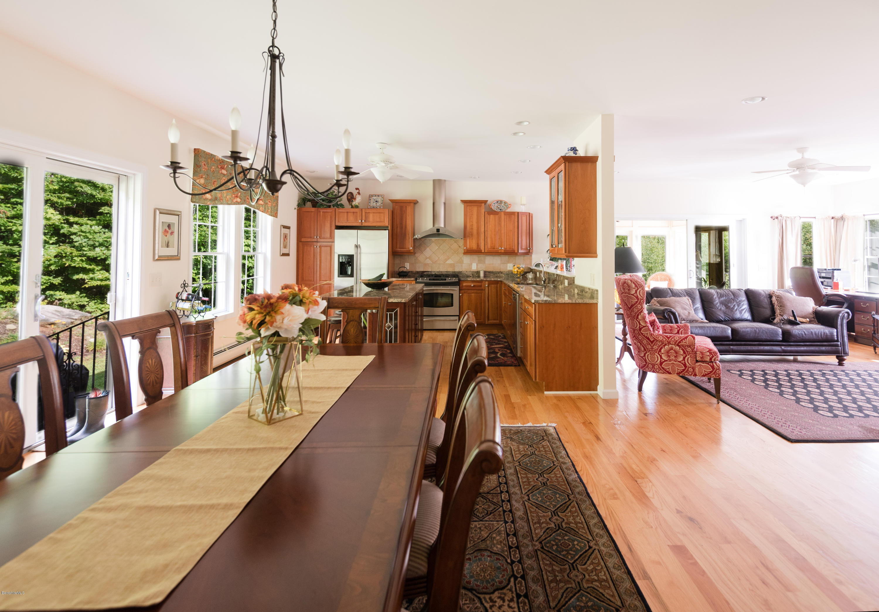 Dining into kitchen