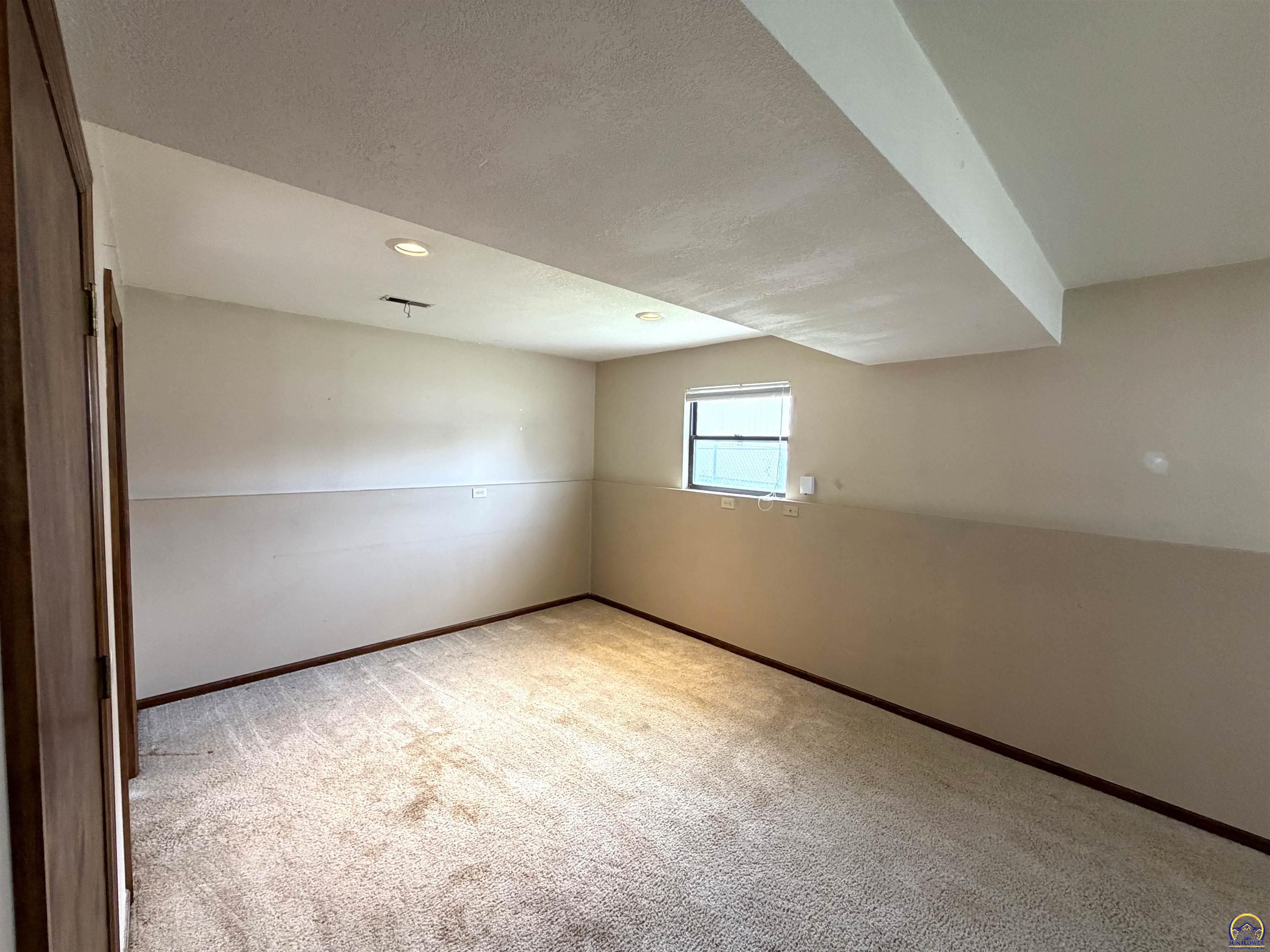 2514 Southwest Maxfield Road Topeka, KS 66614 - Photo 27 of 37