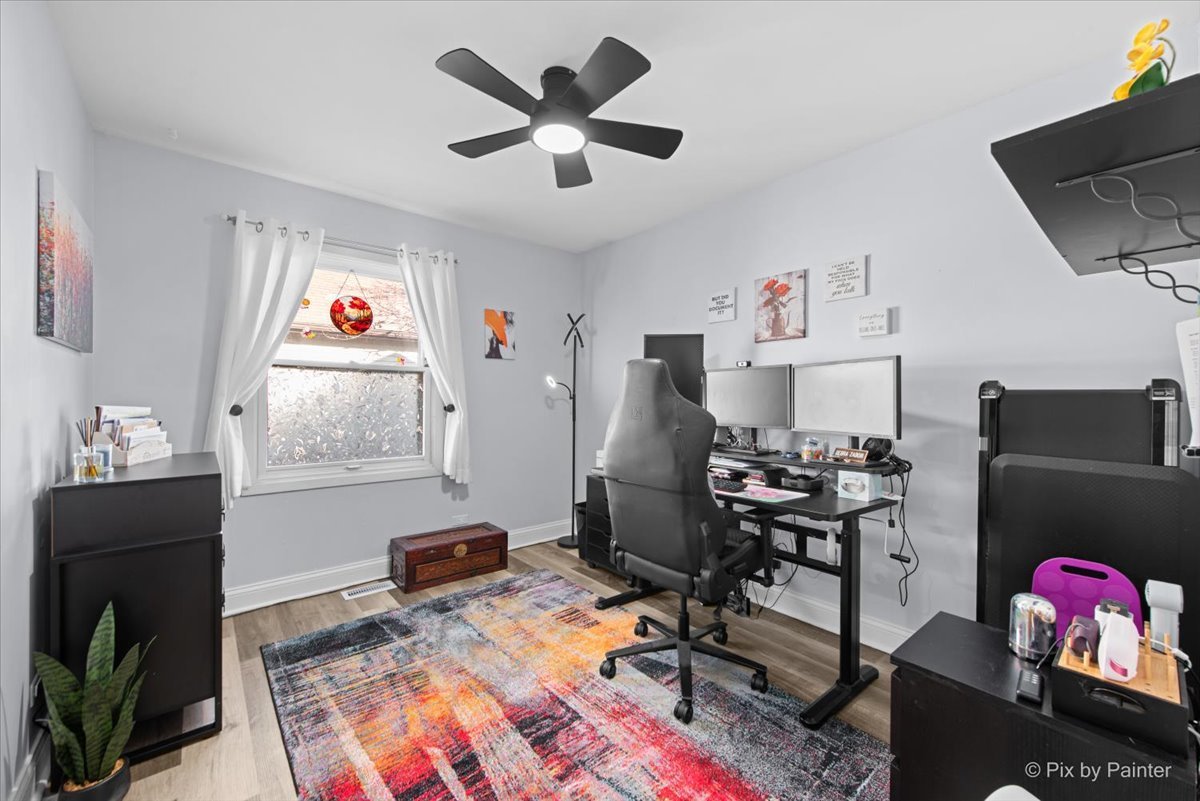 920 Mensching Road Roselle, IL 60172 - Photo 21 of 40 a workspace with furniture and window