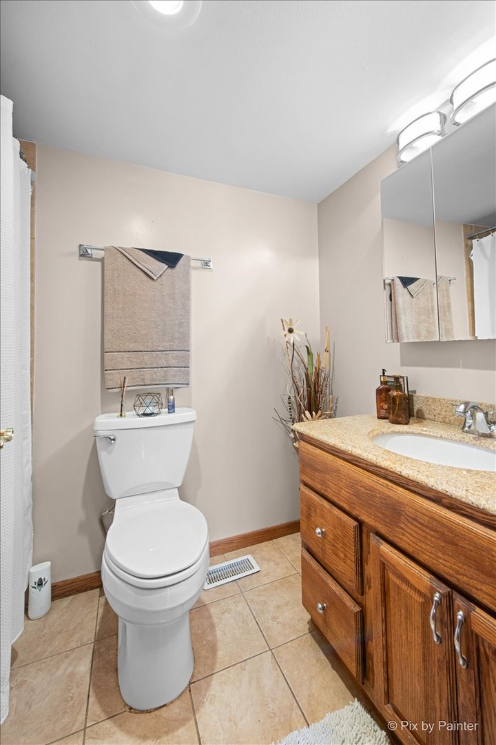 920 Mensching Road Roselle, IL 60172 - Photo 22 of 40 a bathroom with a toilet sink and mirror
