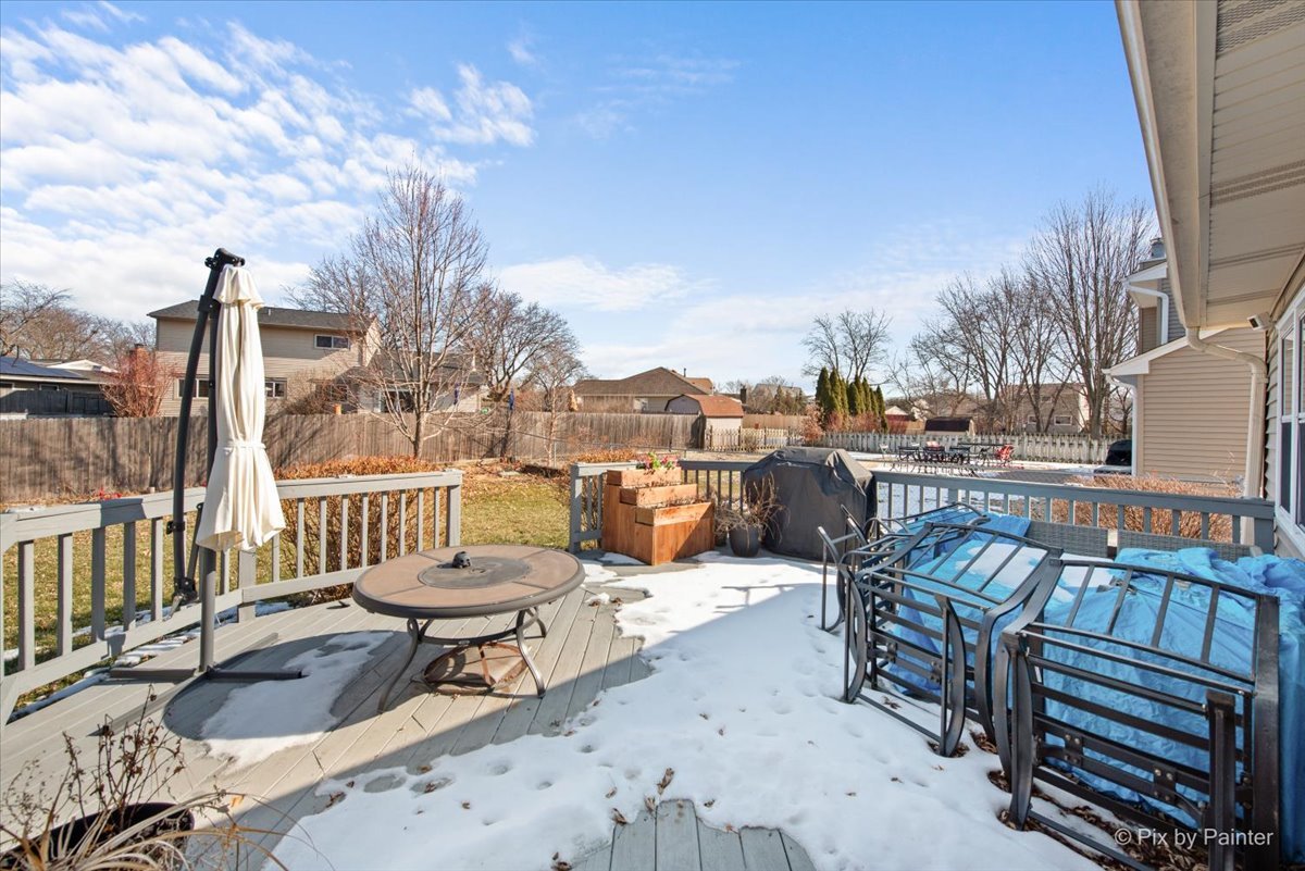 920 Mensching Road Roselle, IL 60172 - Photo 31 of 40 a view of a balcony with chairs