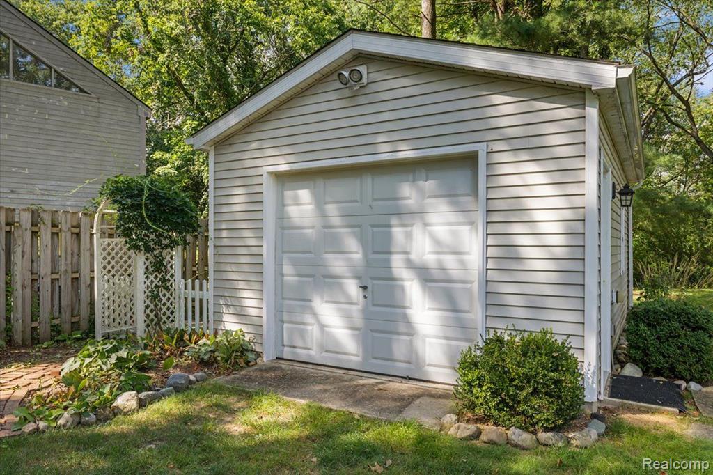 144 Oaklane Drive Rochester Hills, MI 48306 - Photo 8 of 74