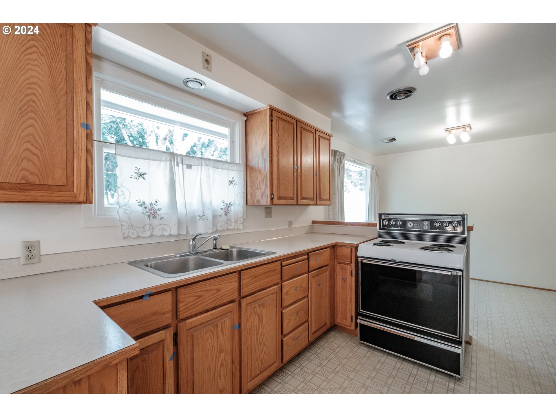 1620 Market Street Springfield, OR 97477 - Photo 14 of 31 a kitchen that has a sink and a stove