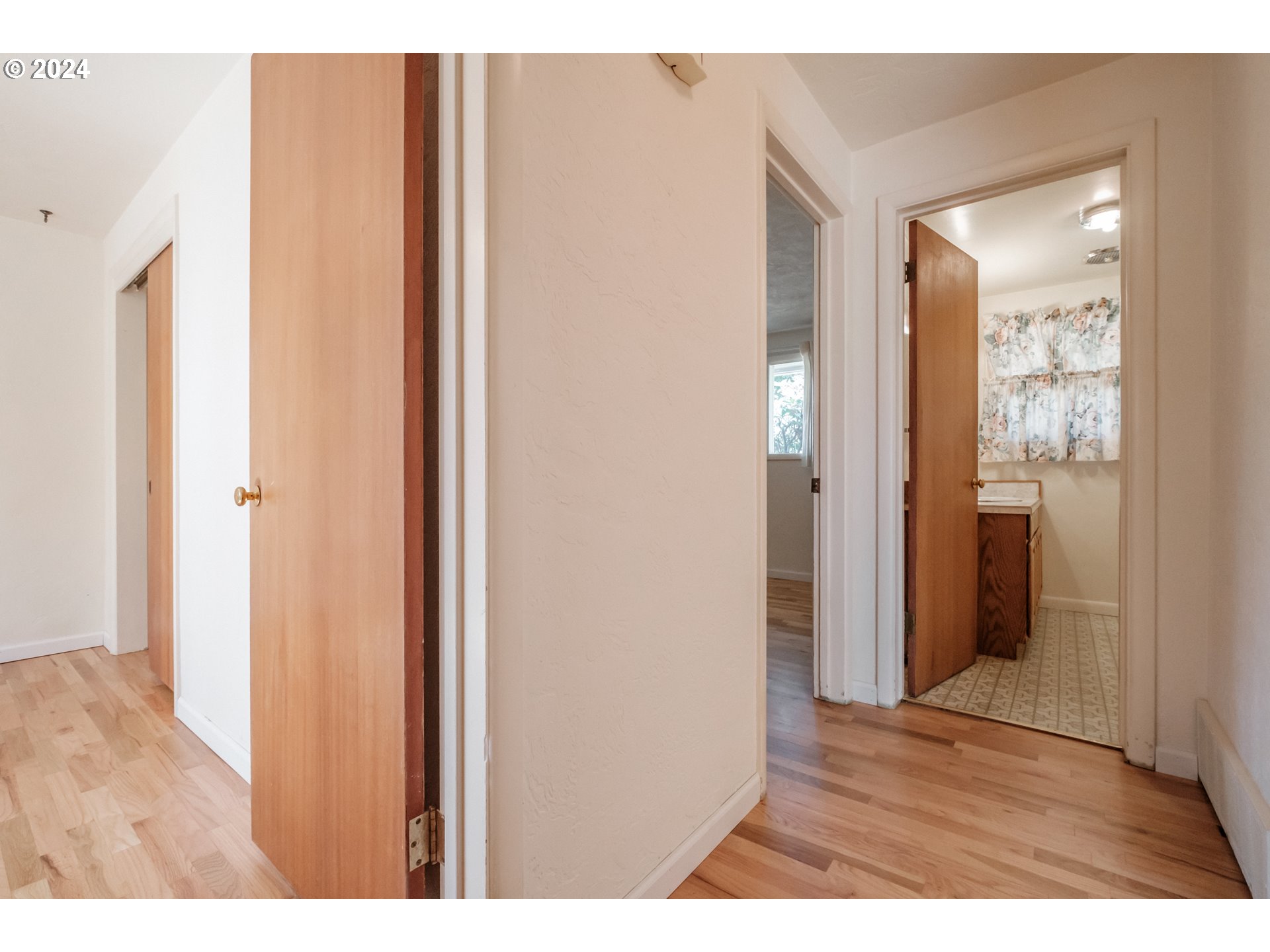 1620 Market Street Springfield, OR 97477 - Photo 19 of 31 a view of hallway with wooden floor