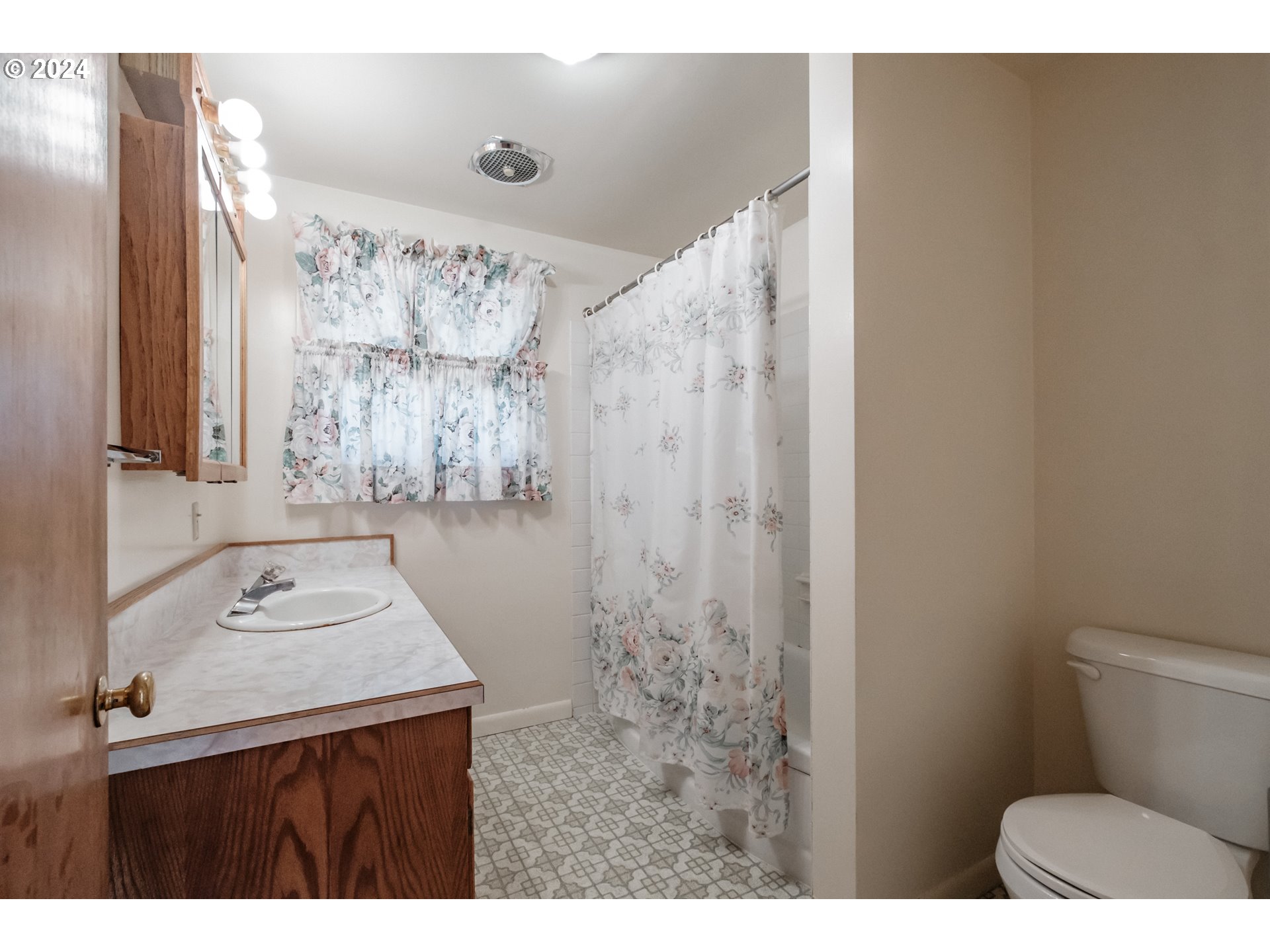 1620 Market Street Springfield, OR 97477 - Photo 20 of 31 a bathroom with a sink toilet and shower