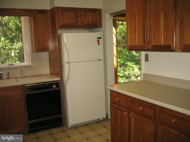 10 Broadale Road Doylestown, PA 18901 - Photo 6 of 20 Kitchen