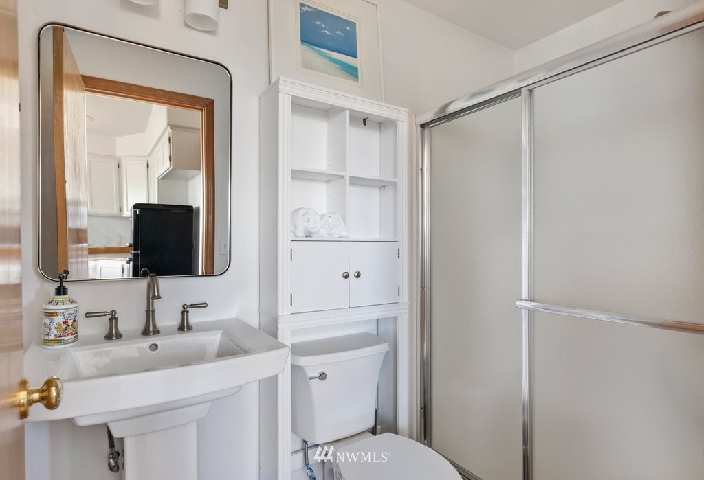 6623 Humphrey Road Clinton, WA 98236 - Photo 25 of 40 a bathroom with a toilet sink shower and mirror