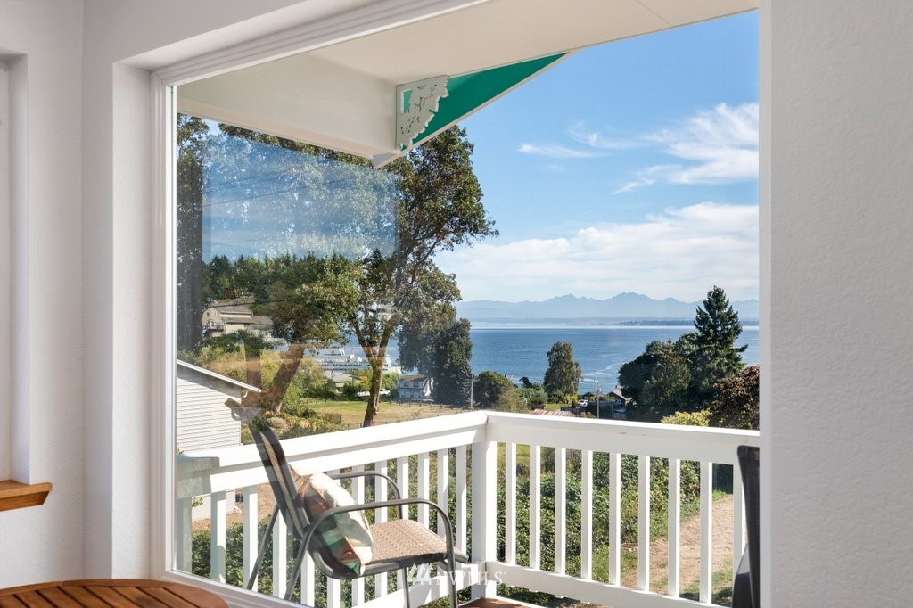 6623 Humphrey Road Clinton, WA 98236 - Photo 26 of 40 a view of a balcony with lake view