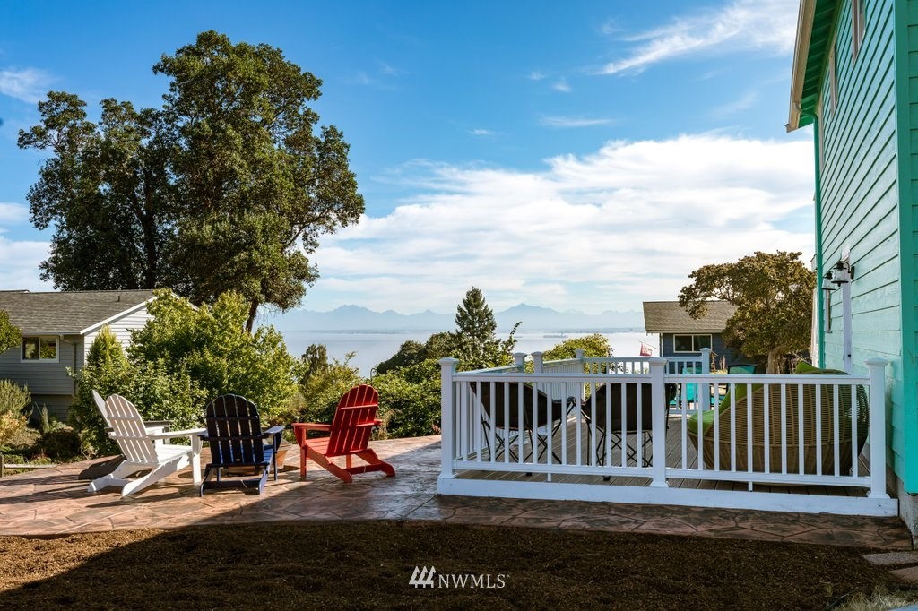 6623 Humphrey Road Clinton, WA 98236 - Photo 3 of 40 a view of a balcony with a patio