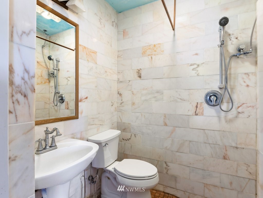 6623 Humphrey Road Clinton, WA 98236 - Photo 36 of 40 a bathroom with a sink toilet and shower