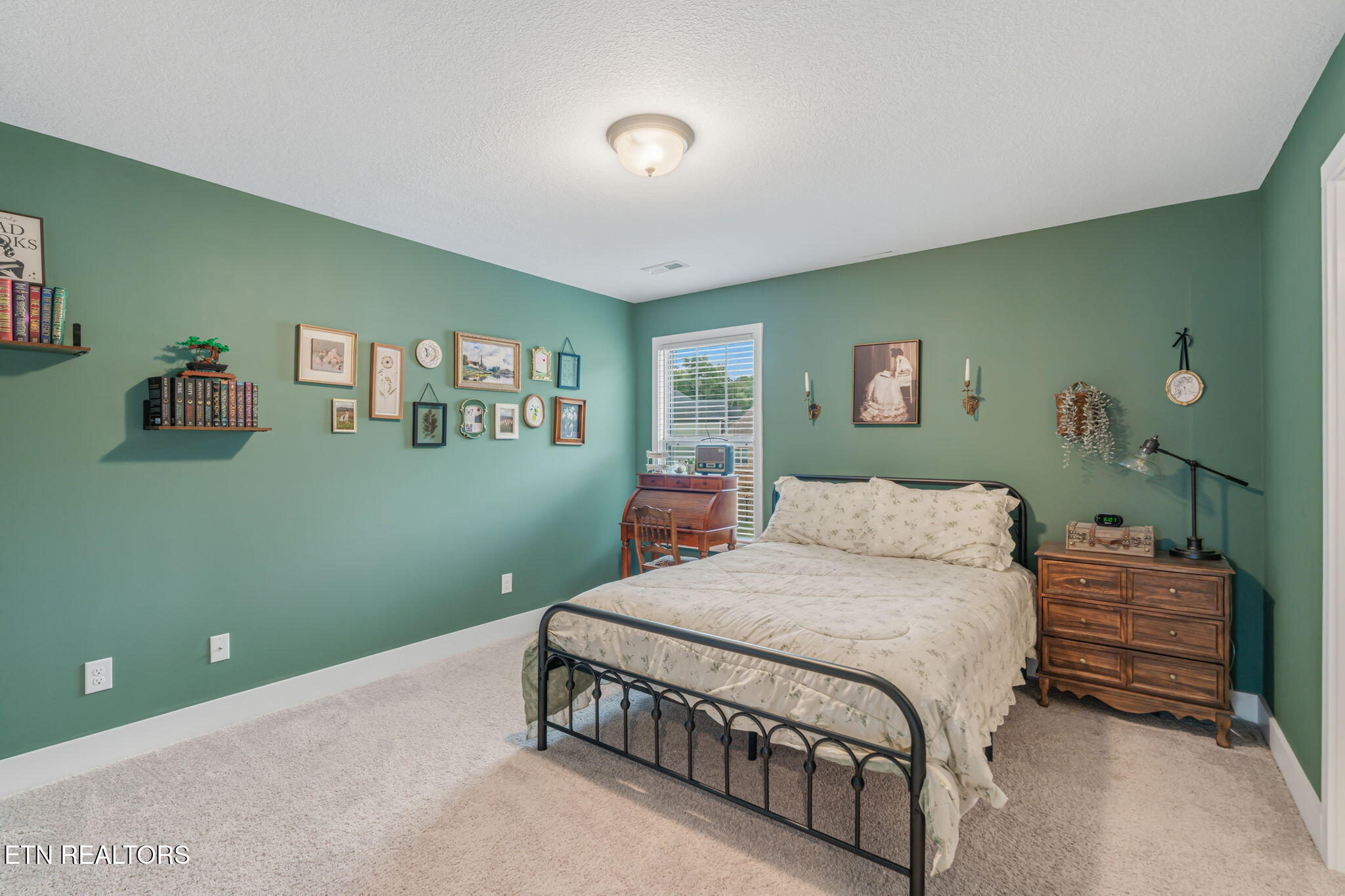 211 Queenberry Street Oak Ridge, TN 37830 - Photo 24 of 58 25-web-or-mls-211 Queenberry Street-20