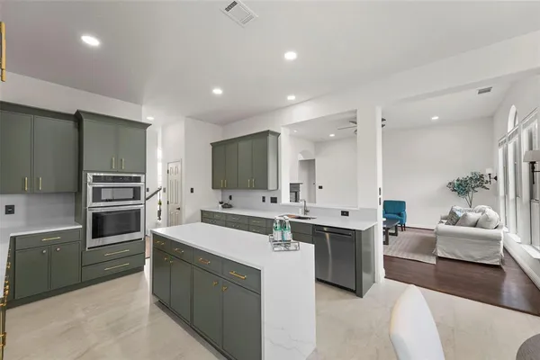 $650,000 | 1998 Lake Forest Drive, Rockwall, TX 75087