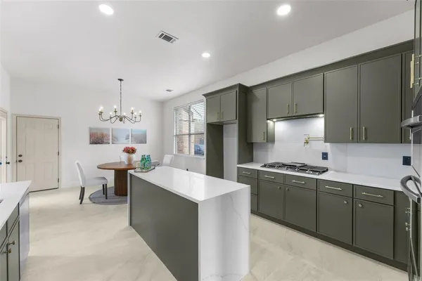 $650,000 | 1998 Lake Forest Drive, Rockwall, TX 75087