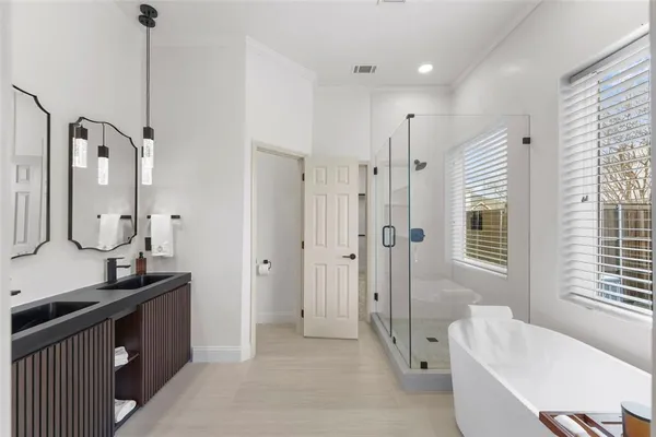 $650,000 | 1998 Lake Forest Drive, Rockwall, TX 75087