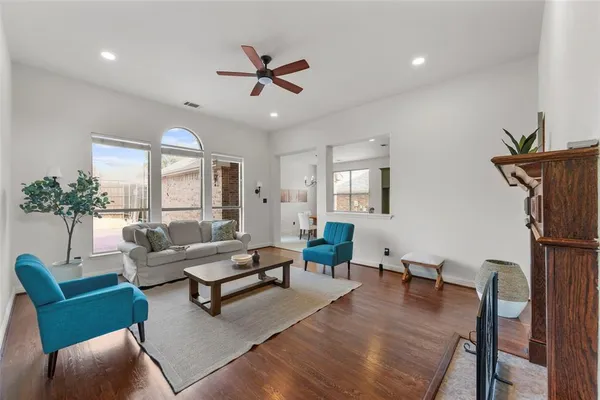 $650,000 | 1998 Lake Forest Drive, Rockwall, TX 75087