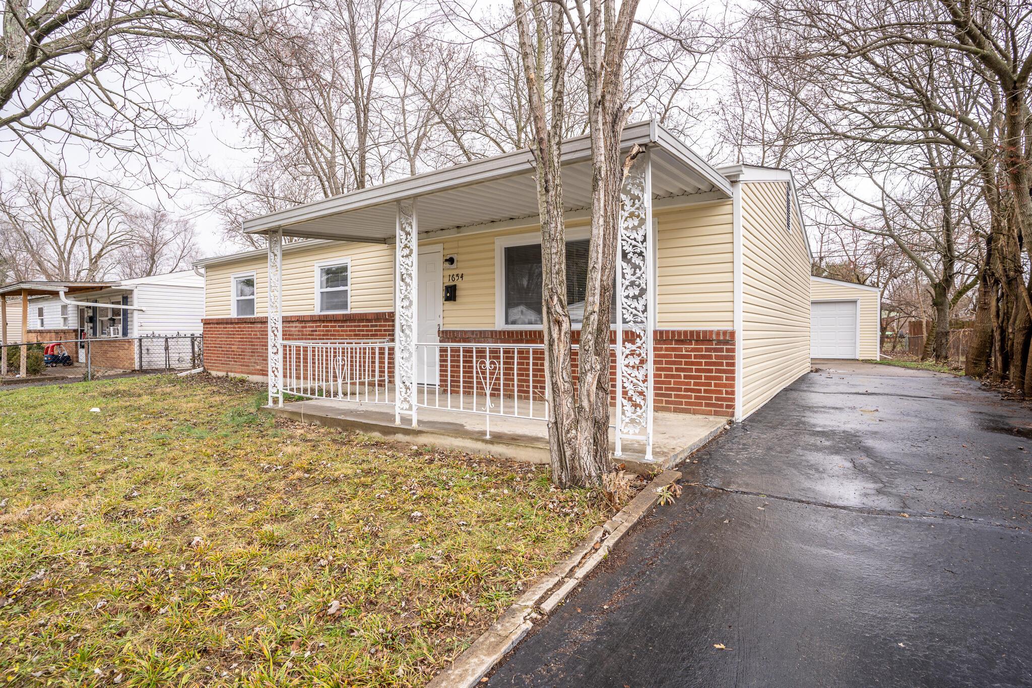1654 Striebel Road Columbus, OH 43227 - Photo 2 of 17 1654 Striebel-16