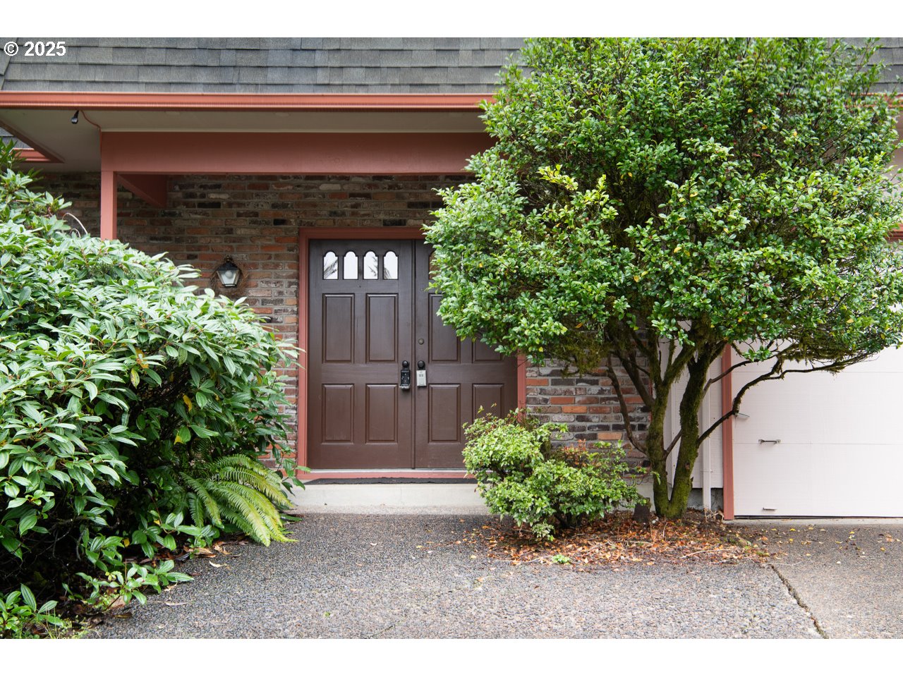 4495 Pinecrest Drive Eugene, OR 97405 - Photo 3 of 48