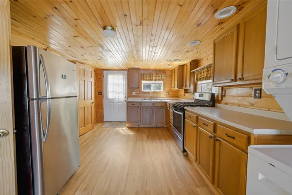 $299,900 | 37 Petite Drive, Lincoln, ME 04457
