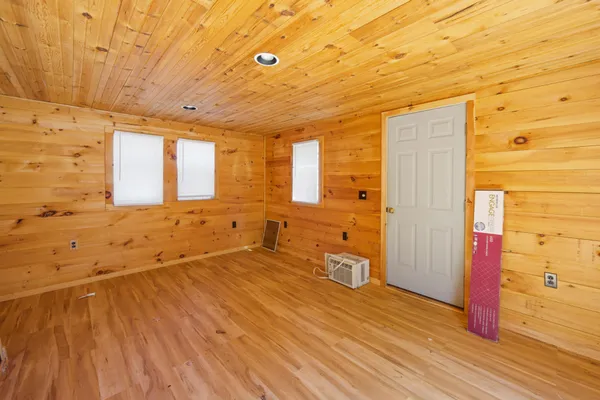$299,900 | 37 Petite Drive, Lincoln, ME 04457