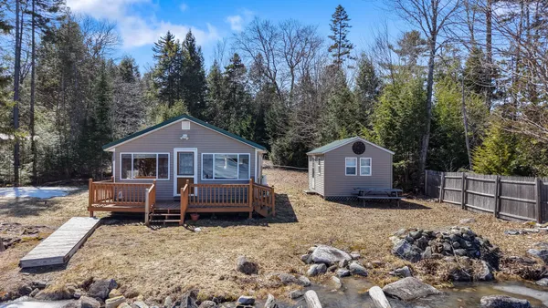 $299,900 | 37 Petite Drive, Lincoln, ME 04457