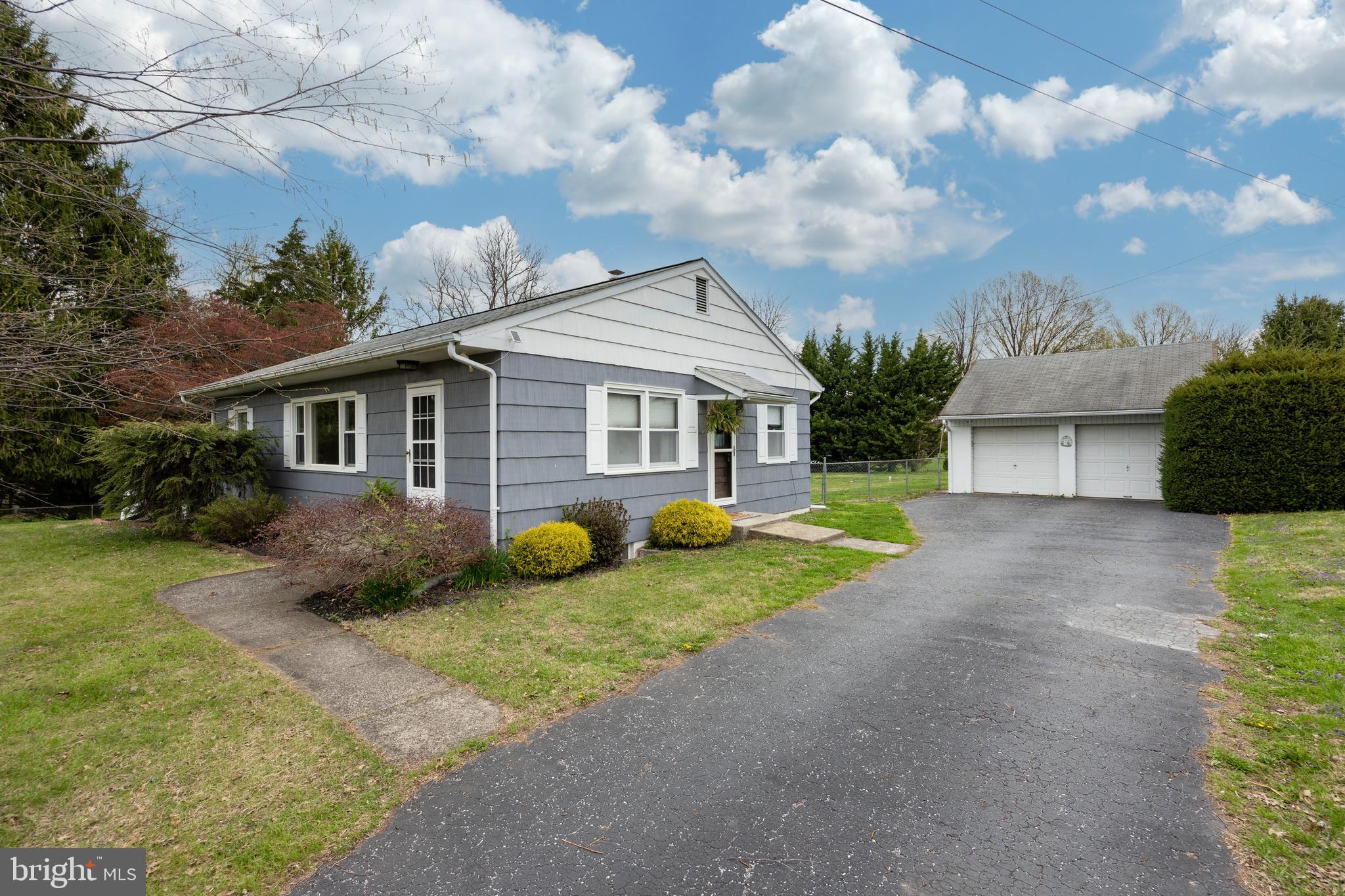 897 Old Schuylkill Road Pottstown, PA 19465 - Photo 2 of 29 Gallery Image 2