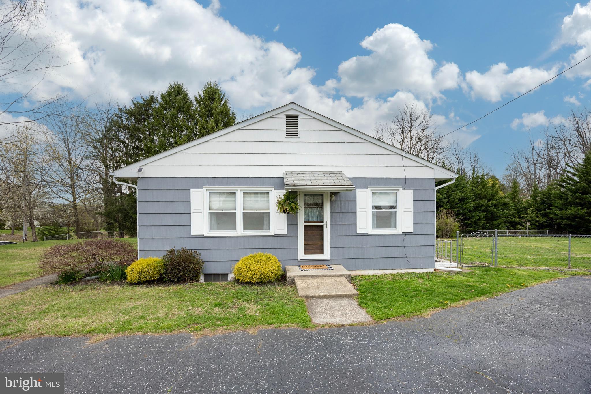 897 Old Schuylkill Road Pottstown, PA 19465 - Photo 3 of 29 Gallery Image 3