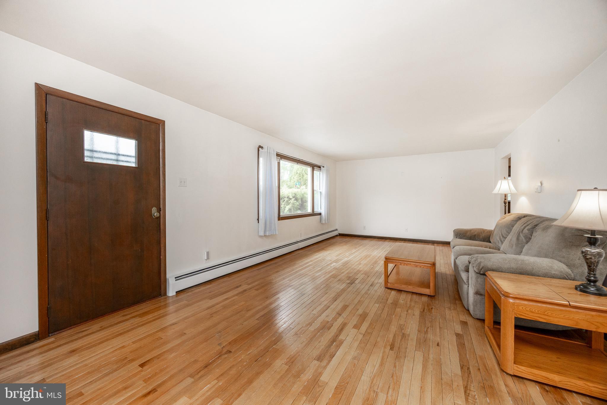 897 Old Schuylkill Road Pottstown, PA 19465 - Photo 6 of 29 Gallery Image 6
