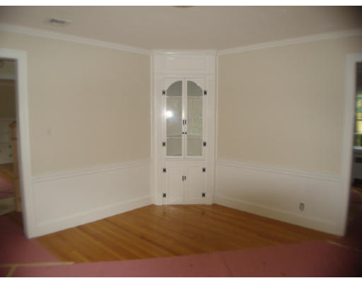 192 Carlton Road Newton, MA 02468 - Photo 8 of 12