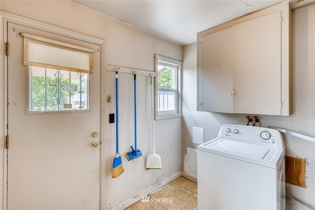 3009 Southwest Roxbury Street Seattle, WA 98126 - Photo 10 of 11 Gallery Image 10