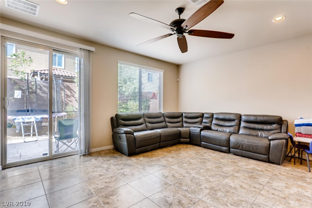 10985 Prairie Grove Road Las Vegas, NV 89179 - Photo 4 of 28