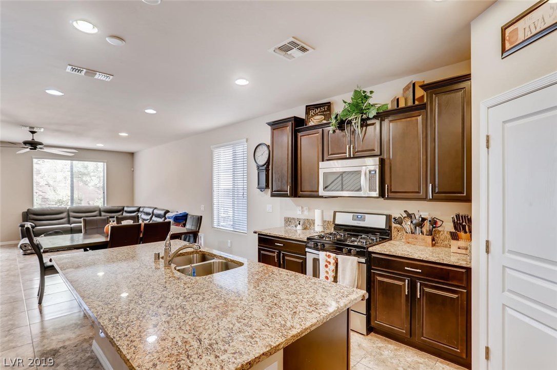 10985 Prairie Grove Road Las Vegas, NV 89179 - Photo 9 of 28