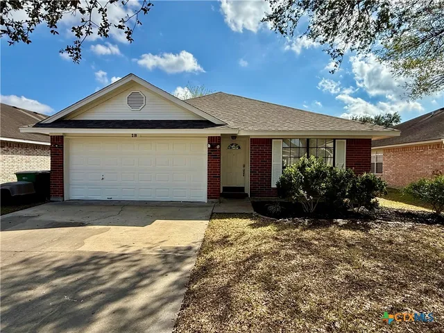 $2,200 | 210 Stone Gate Drive, Victoria, TX 77904