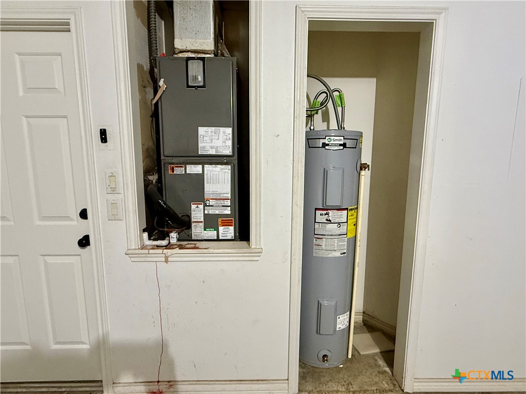 210 Stone Gate Drive Victoria, TX 77904 - Photo 22 of 23 view of living room